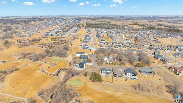 8601 N Torchwood Pl Place, Sioux Falls, SD 57110