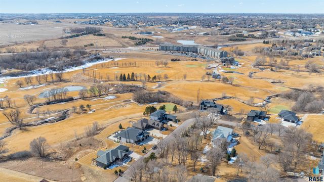 8601 N Torchwood Pl Place, Sioux Falls, SD 57110