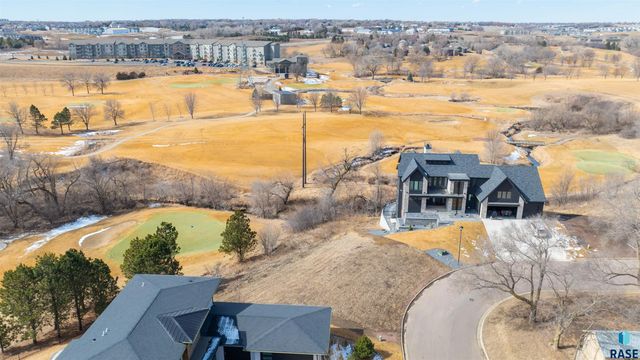 8601 N Torchwood Pl Place, Sioux Falls, SD 57110