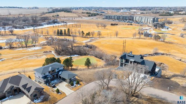 8601 N Torchwood Pl Place, Sioux Falls, SD 57110