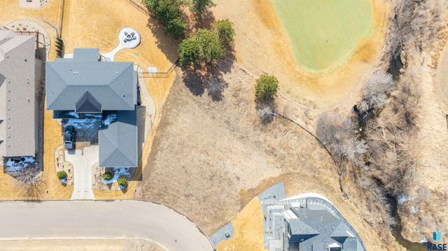 8601 N Torchwood Pl Place, Sioux Falls, SD 57110