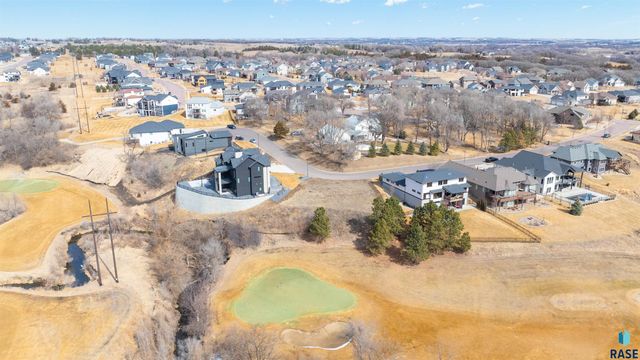 8601 N Torchwood Pl Place, Sioux Falls, SD 57110