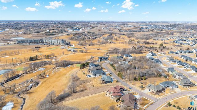 8601 N Torchwood Pl Place, Sioux Falls, SD 57110