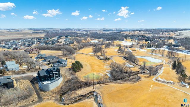 8601 N Torchwood Pl Place, Sioux Falls, SD 57110