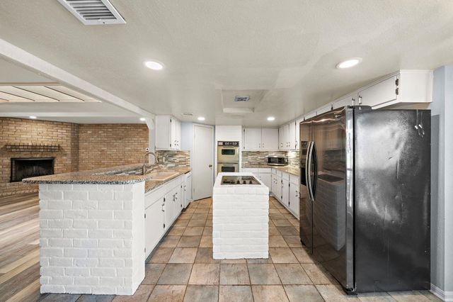 7014 Woodfern Drive, Houston, TX 77040