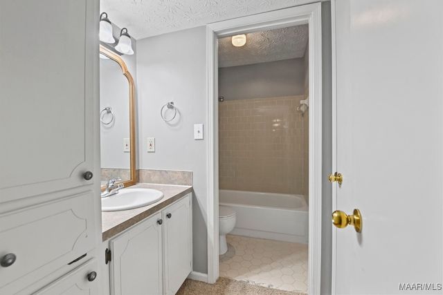 1815 Autumn Court E, Prattville, AL 36066