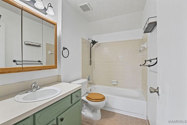 1815 Autumn Court E, Prattville, AL 36066