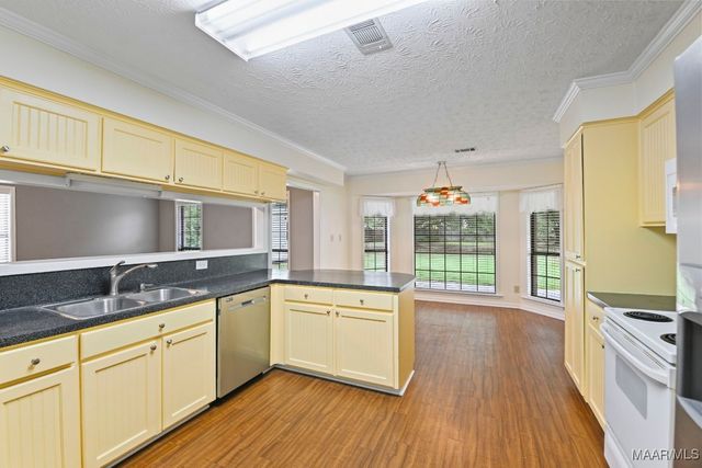 1815 Autumn Court E, Prattville, AL 36066