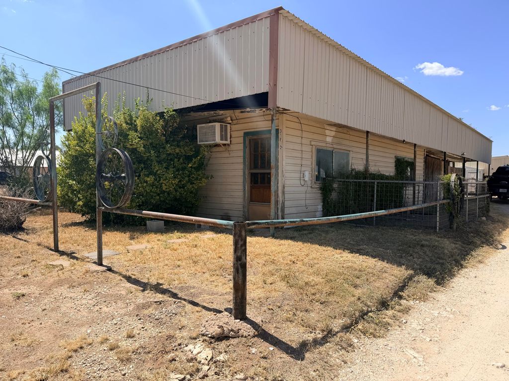 Image 1 of property listing at 316 E 24th Street, San Angelo, TX 76903