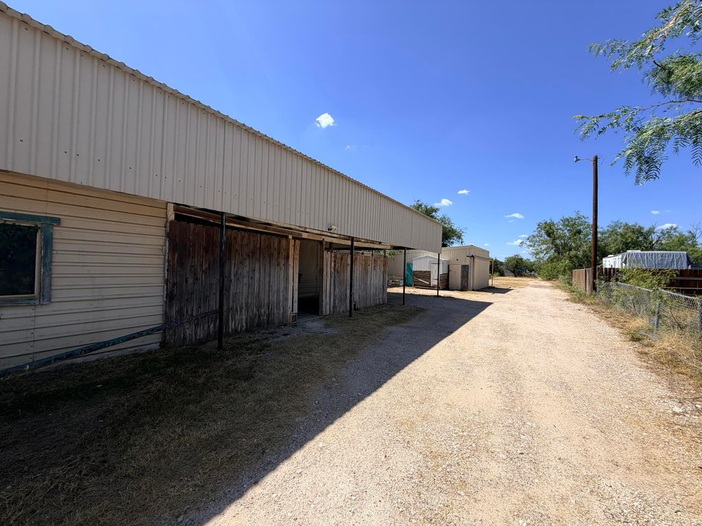 Image 10 of property listing at 316 E 24th Street, San Angelo, TX 76903
