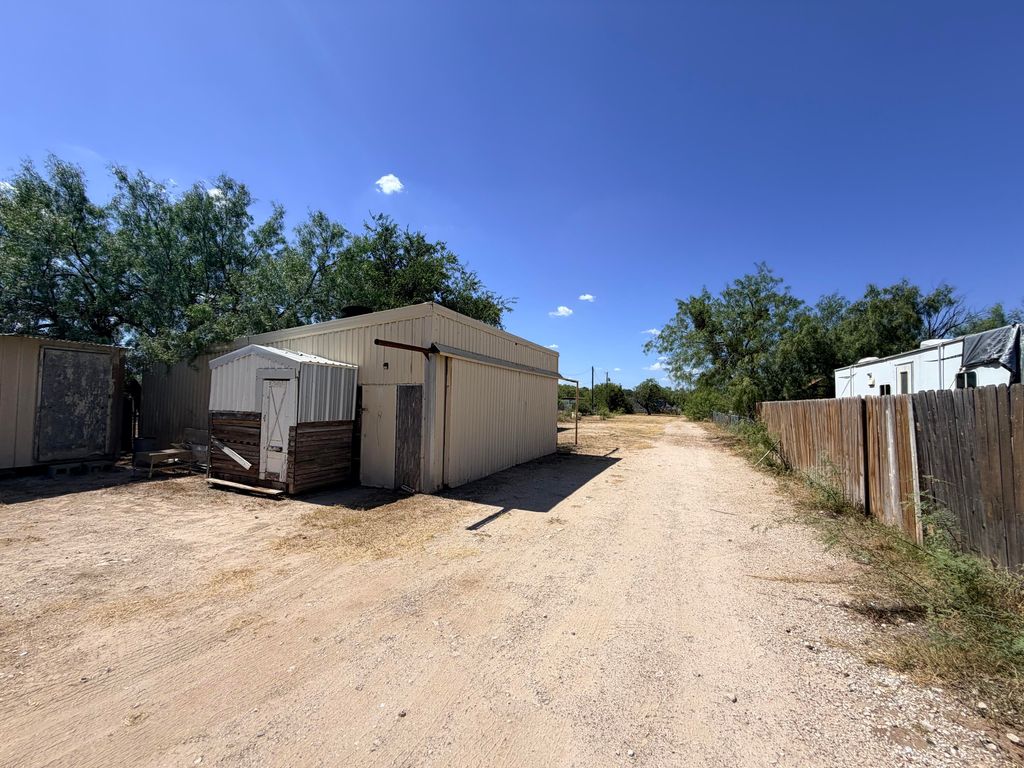 Image 11 of property listing at 316 E 24th Street, San Angelo, TX 76903