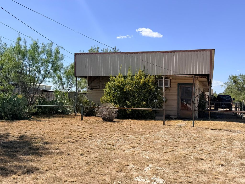 Image 12 of property listing at 316 E 24th Street, San Angelo, TX 76903