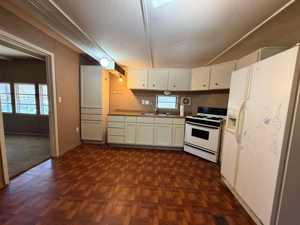 Image 5 of property listing at 316 E 24th Street, San Angelo, TX 76903