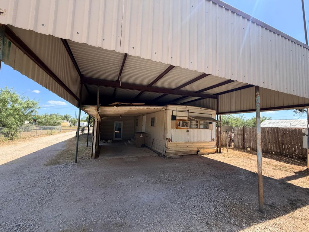Image 7 of property listing at 316 E 24th Street, San Angelo, TX 76903