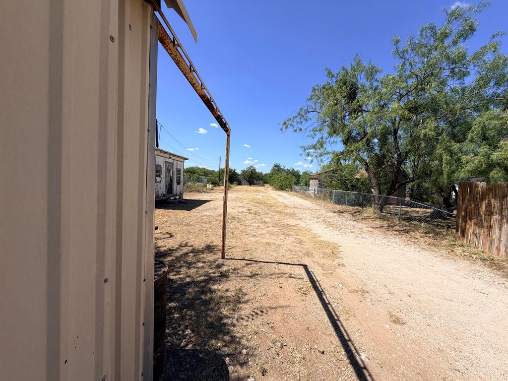 Image 8 of property listing at 316 E 24th Street, San Angelo, TX 76903