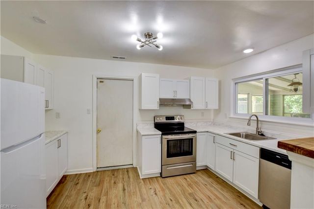 3829 Silina DR, Virginia Beach, VA 23452