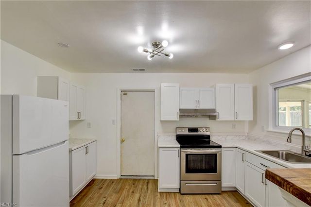 3829 Silina DR, Virginia Beach, VA 23452