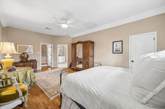 5401 Floyd Street, Houston, TX 77007