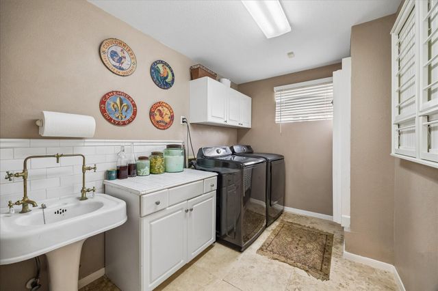 5401 Floyd Street, Houston, TX 77007