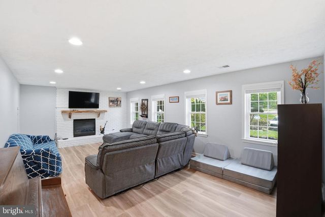 10903 MIDDLEGATE DR, Fairfax, VA 22032
