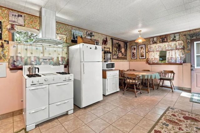 25086 Valle, Crestline, CA 92325