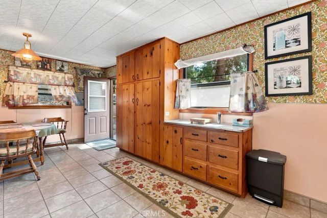 25086 Valle, Crestline, CA 92325