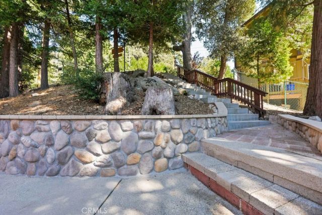 25086 Valle, Crestline, CA 92325
