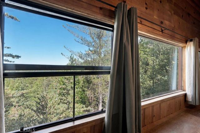 25086 Valle, Crestline, CA 92325