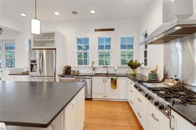 65 Mahogany DR, Naples, FL 34108