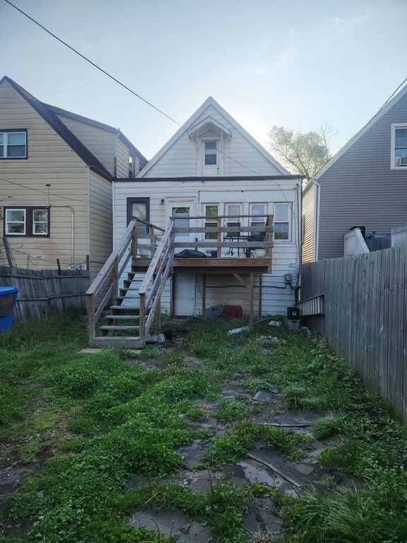 Image 2 of property listing at 2040 N Kildare Avenue, Chicago, IL 60639