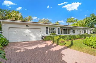 8225 SW 151st St, Palmetto Bay, FL 33158