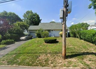 17 Cumberland Avenue, Great Neck, NY 11020