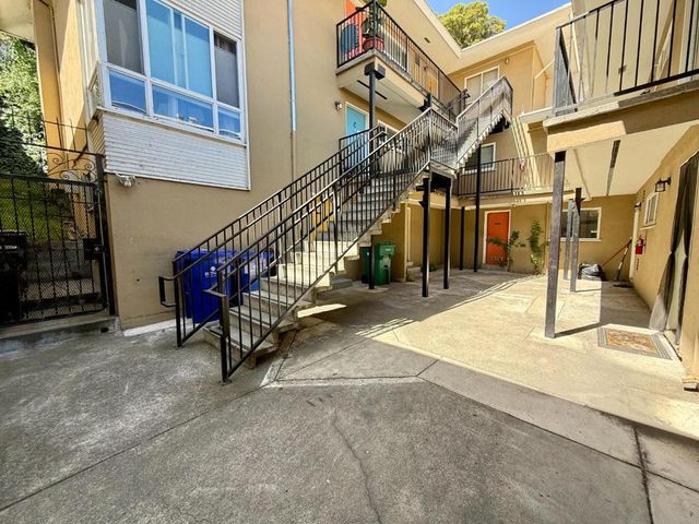 2742 Park Boulevard, Oakland, CA 94606