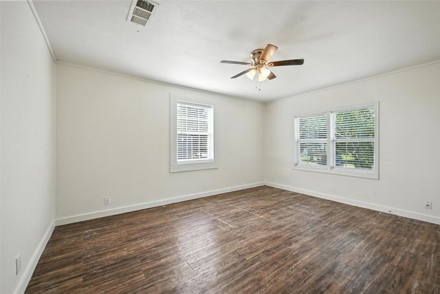 504 E Bonham Street, Tom Bean, TX 75491