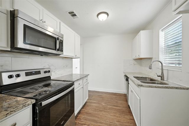 504 E Bonham Street, Tom Bean, TX 75491