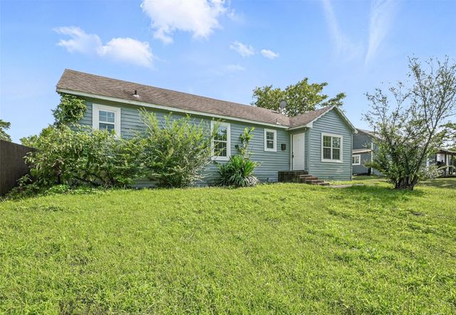504 E Bonham Street, Tom Bean, TX 75491