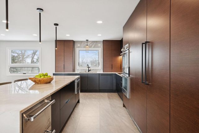 4652 Nine Oaks Circle, Bloomington, MN 55437