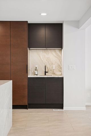 4652 Nine Oaks Circle, Bloomington, MN 55437