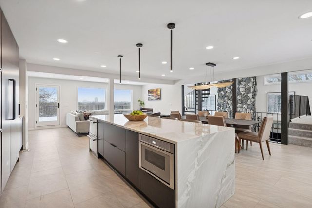 4652 Nine Oaks Circle, Bloomington, MN 55437