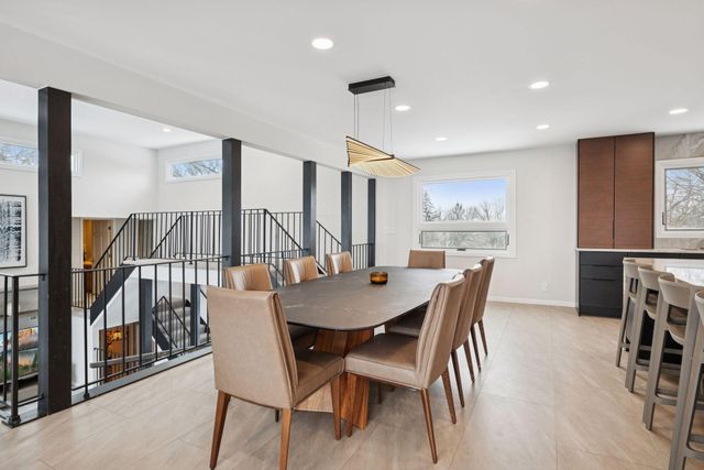 4652 Nine Oaks Circle, Bloomington, MN 55437