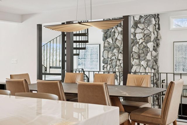 4652 Nine Oaks Circle, Bloomington, MN 55437