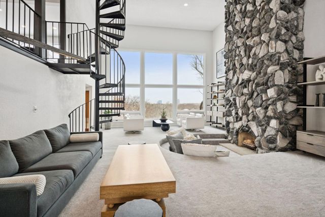 4652 Nine Oaks Circle, Bloomington, MN 55437