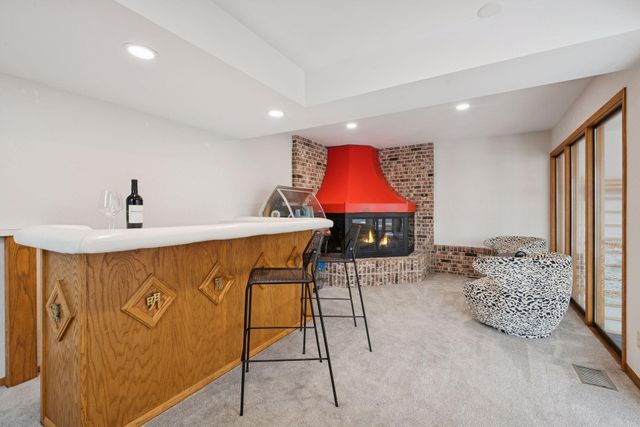 4652 Nine Oaks Circle, Bloomington, MN 55437