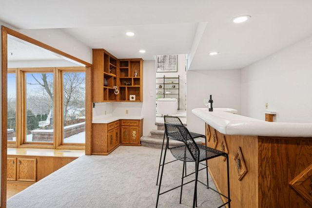 4652 Nine Oaks Circle, Bloomington, MN 55437