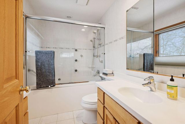 4652 Nine Oaks Circle, Bloomington, MN 55437