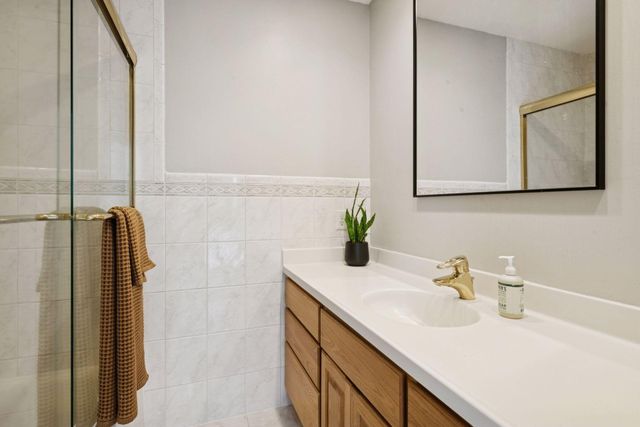 4652 Nine Oaks Circle, Bloomington, MN 55437