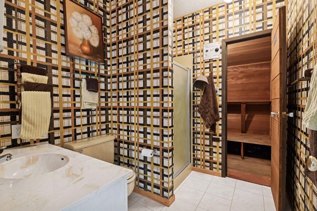 4652 Nine Oaks Circle, Bloomington, MN 55437