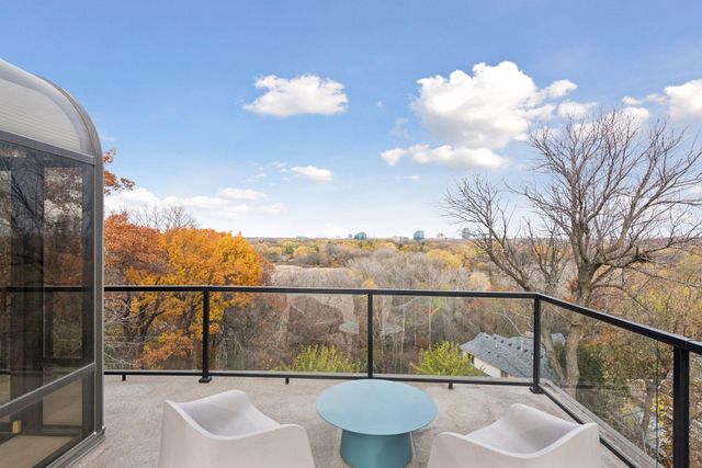 4652 Nine Oaks Circle, Bloomington, MN 55437