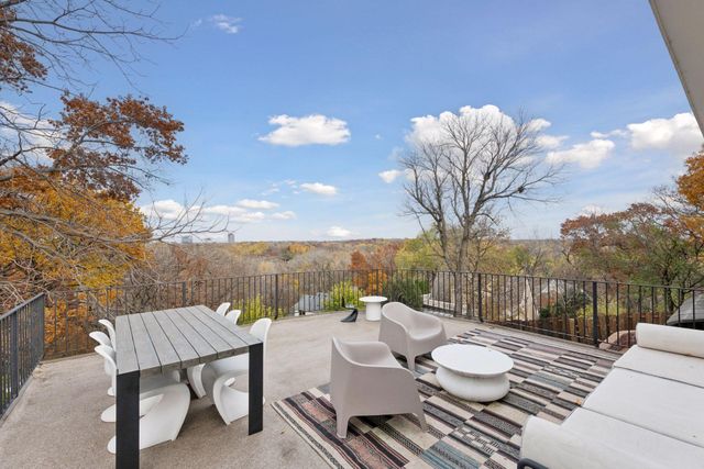 4652 Nine Oaks Circle, Bloomington, MN 55437