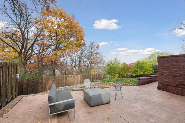 4652 Nine Oaks Circle, Bloomington, MN 55437